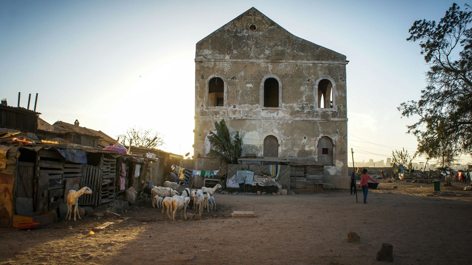 A house on Gorée, with the towers of the Plateau behind